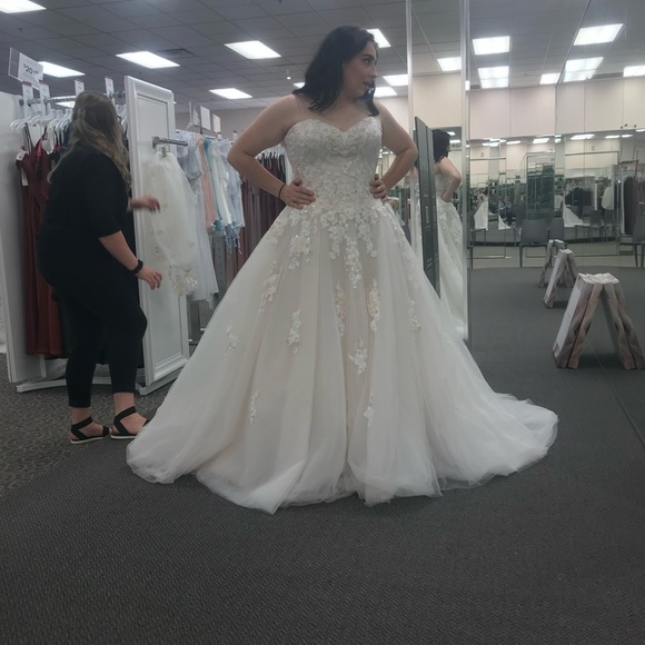David's Bridal Dresses & Skirts - David's Bridal White Floral Wedding Dress